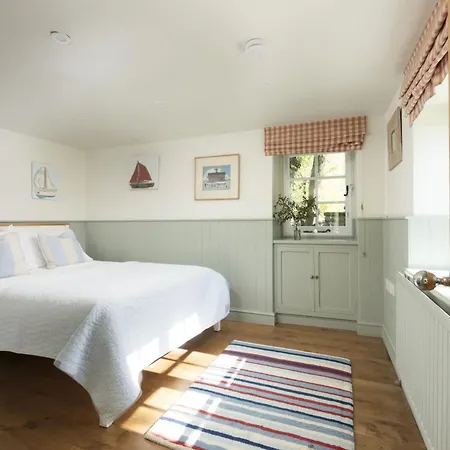 Sparnal Stitch Holiday home Padstow